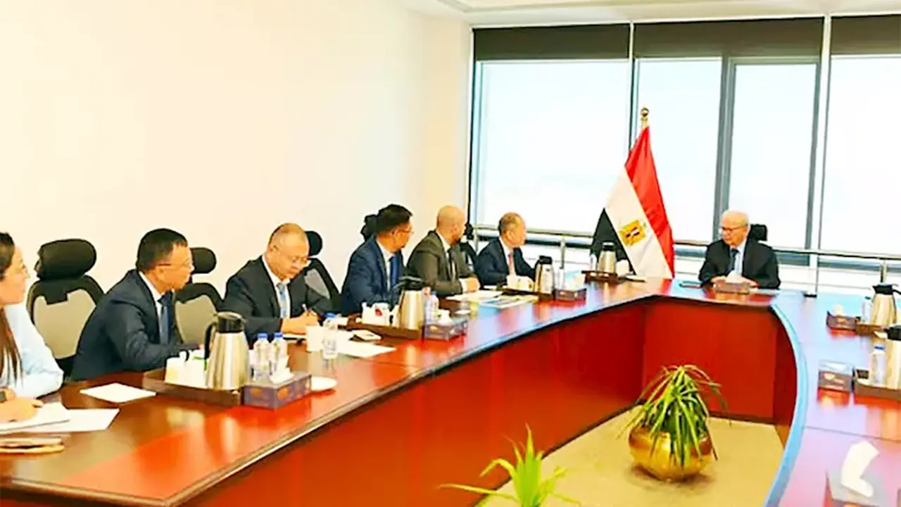 استثمارات بقيمة 2 مليار دولار: مجموعة صينية تخطط لإنشاء مجمع صناعي في قناة السويس