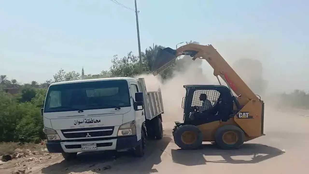 رفع 25 طنًا من المخلفات في قرى مركز كوم أمبو بأسوان