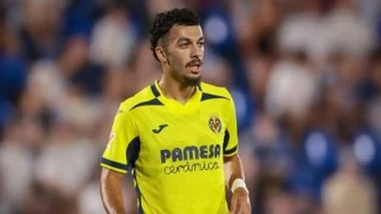 برشلونة يسعى لضم أيوزي بيريز كمهاجم بديل لجوليان ألفاريز بطلب من فليك