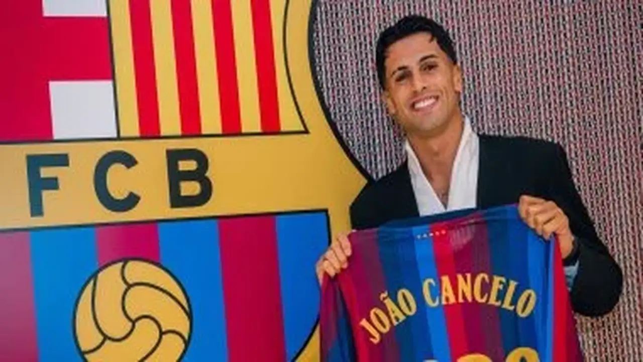 برشلونة يعلن عن عودة جواو كانسيلو بعقد يمتد حتى 2029