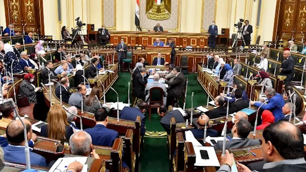 برلماني يطالب الحكومة بإنهاء العقود المؤقتة وتفعيل مسابقات التعيين