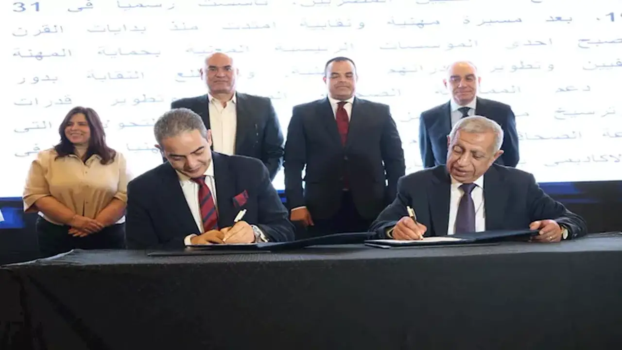 توقيع بروتوكول تعاون بين نقابة الإعلاميين والأكاديمية العربية لتعزيز التدريب والتأهيل