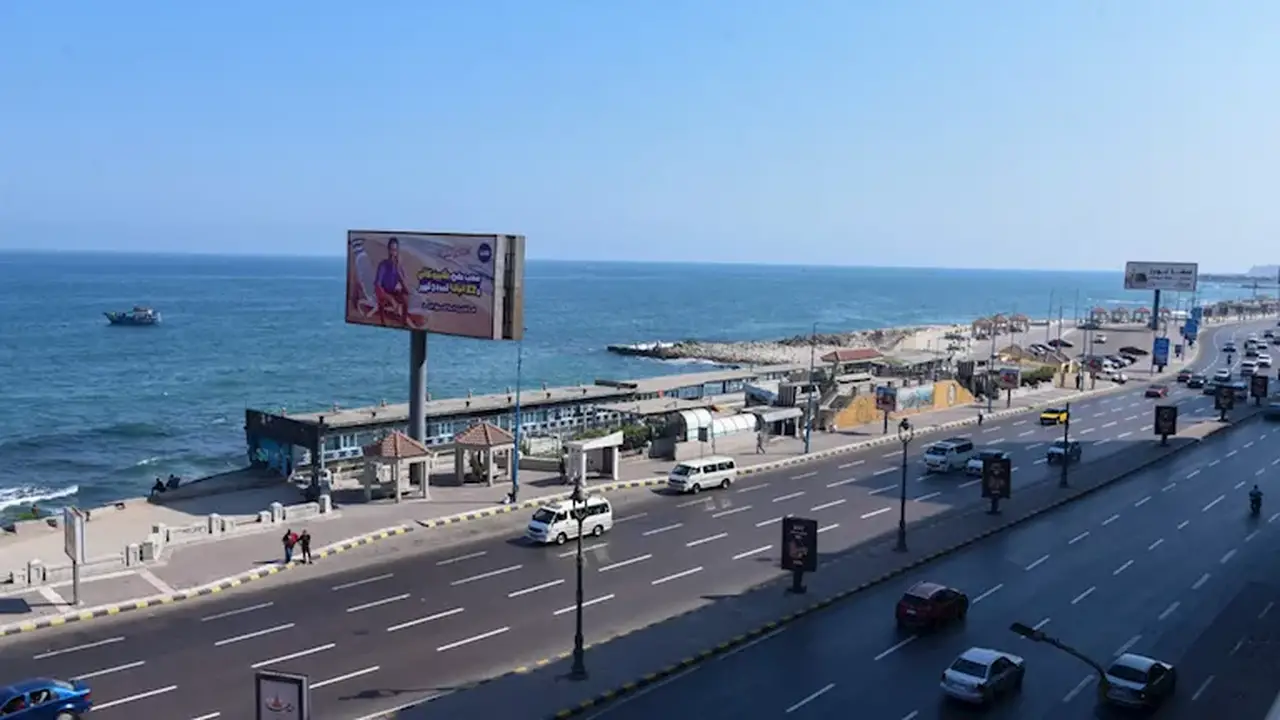 إزالة المنشآت التي تحجب رؤية البحر في الإسكندرية تنفيذًا لتوجيهات الرئيس السيسي