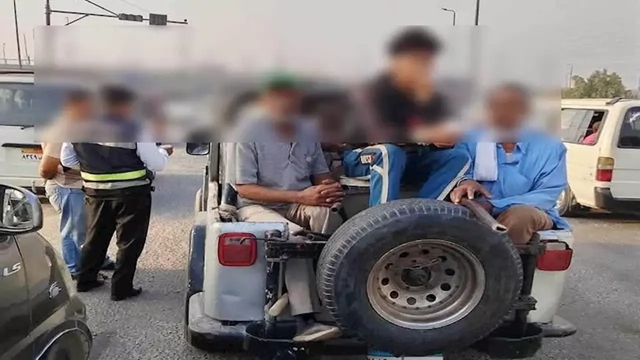 حملات مكثفة لفحص سيارات نقل العمال بالعاشر بعد فاجعة الإسماعيلية (صور)