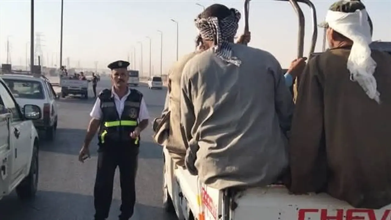 مرور العاشر من رمضان يشن حملات لملاحقة سيارات نقل العمال المخالفة بعد مأساة الدواويس