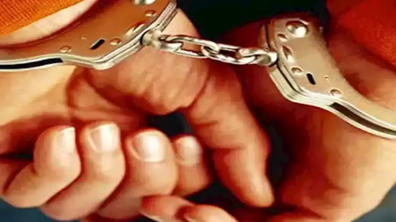 ضبط عامل يروج لبيع المخدرات عبر السوشيال ميديا