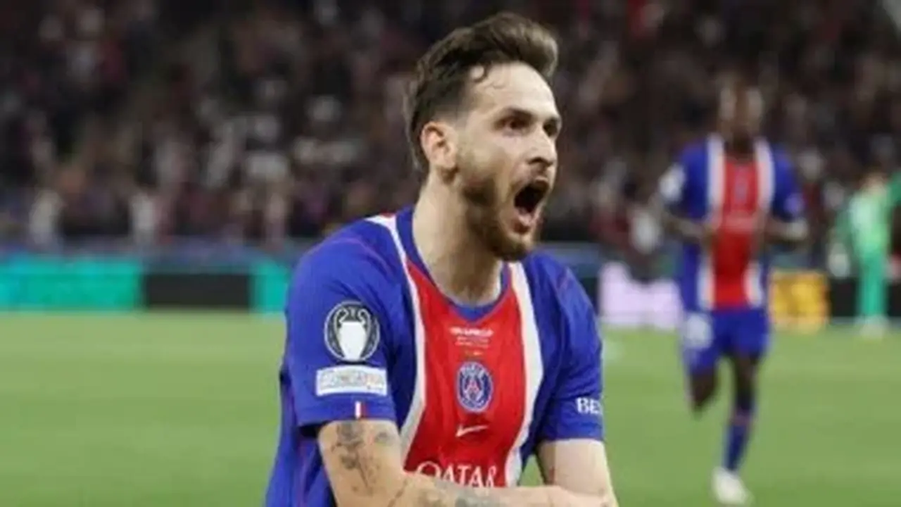 باريس سان جيرمان يتقدم على أستون فيلا بهدف كفاراتسخيليا في السوبر الأوروبي
