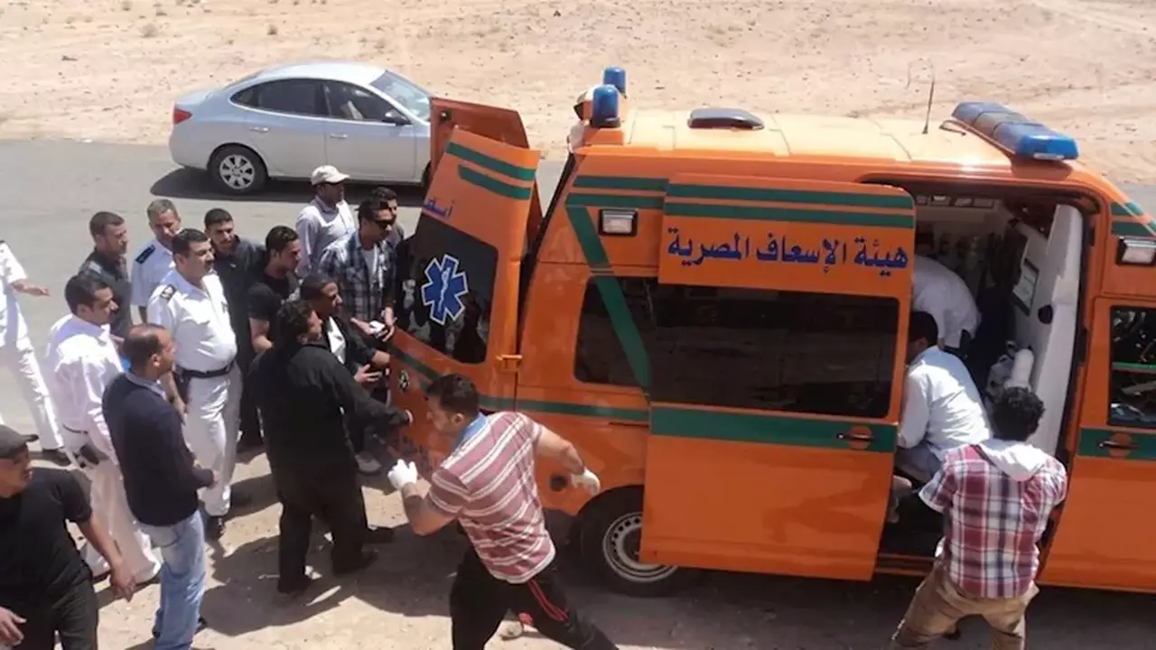 إصابة 13 شخصًا بينهم أطفال في حادث تصادم سيارة وتروسيكل بالمنيا