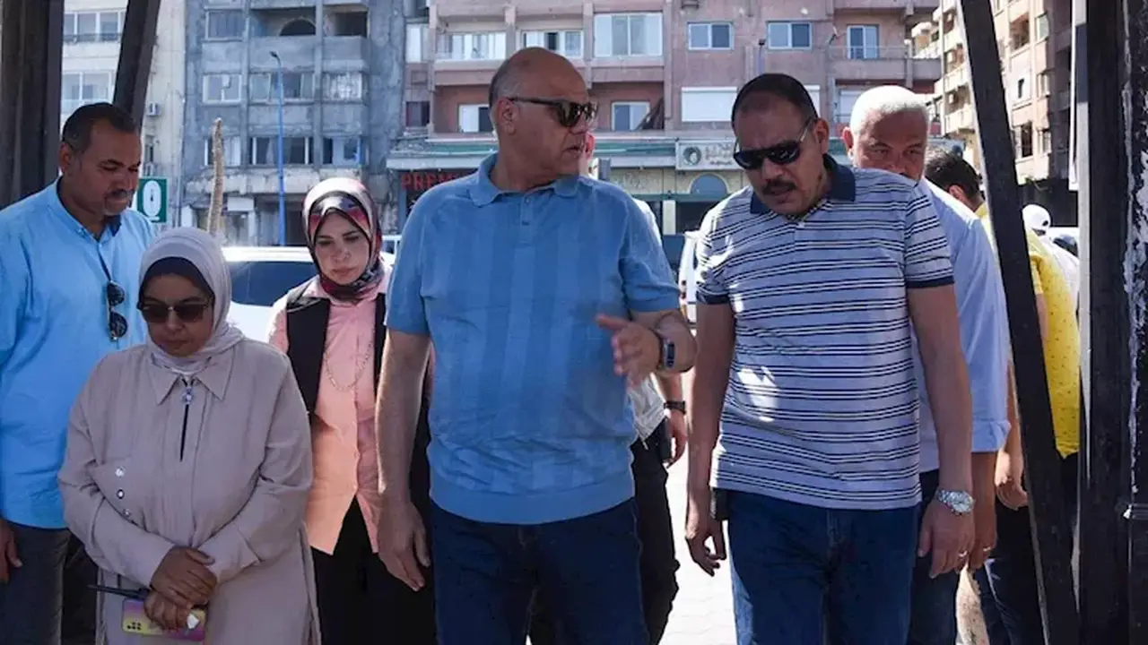 محافظ الإسكندرية يتخذ قرارًا بإزالة كافتيريا على الكورنيش لحماية رؤية البحر – صور