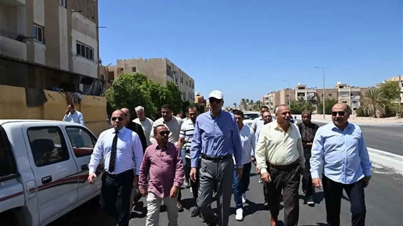 محافظ جنوب سيناء يتفقد أعمال تطوير الطرق في طور سيناء