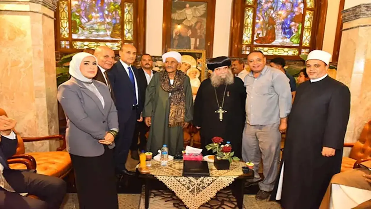 محافظ أسيوط يهنئ الأقباط في دير درنكة بمناسبة صوم العذراء – صور