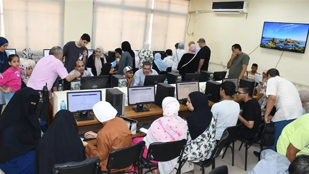 تنسيق المرحلة الثانية 2026: معامل جامعة عين شمس تستقبل 900 طالب وطالبة