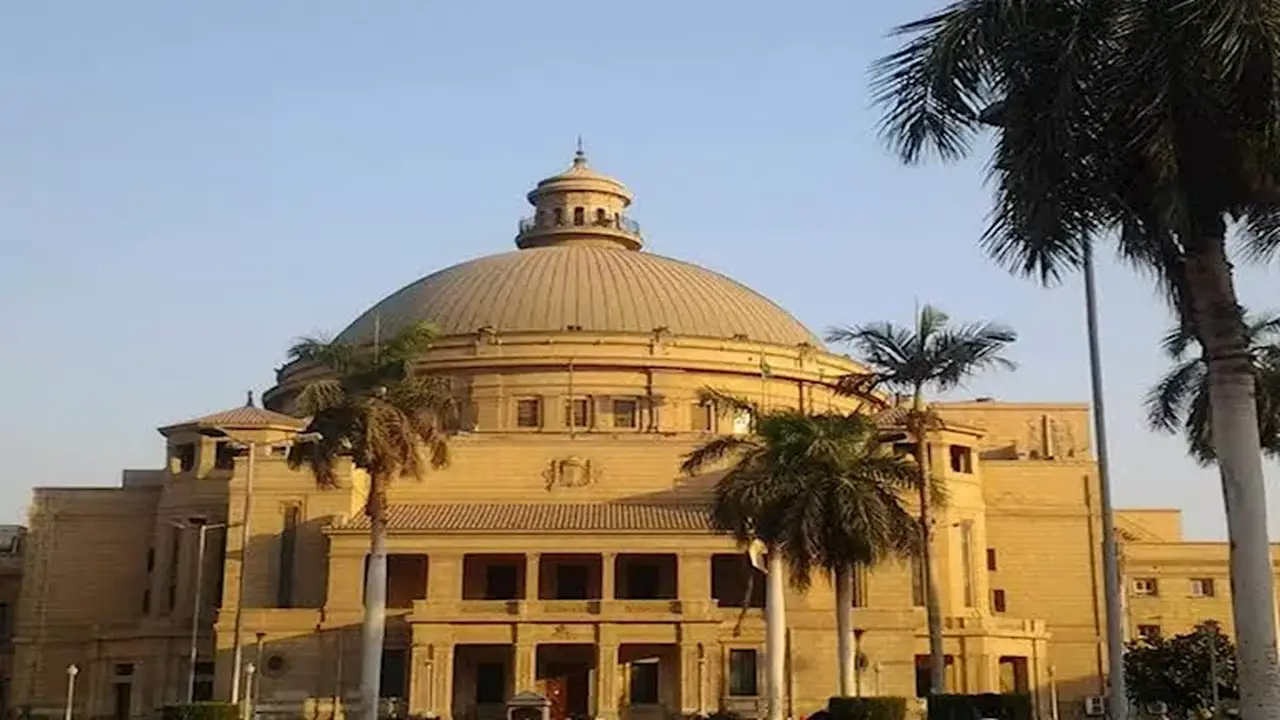جامعة القاهرة تبدأ تنفيذ مشروع ترميم برج الساعة والقبة التاريخية بقصر العيني