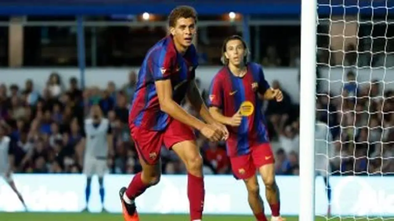 حمزة عبد الكريم يسعى لتحقيق حلم الدوري الإسباني من خلال مباراة الأهلي وبرشلونة
