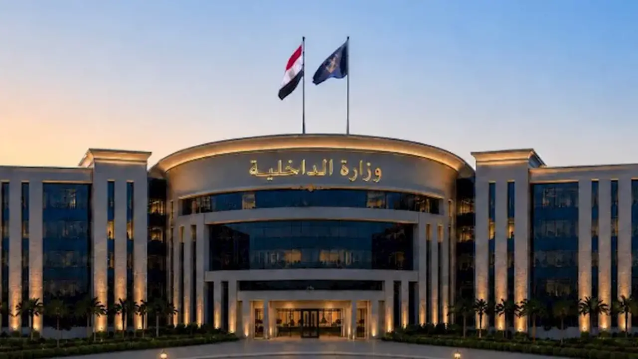 تفاصيل مشادة بين سائق توك توك ومالك سيارة في المطرية