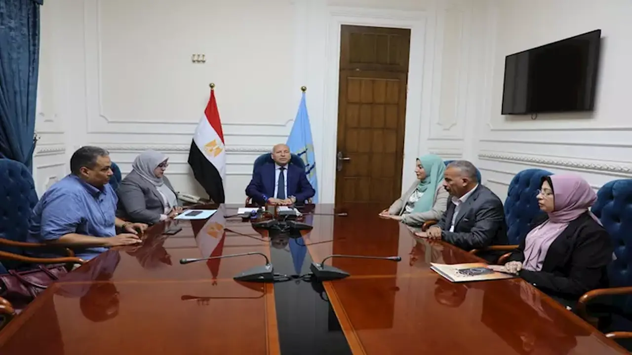 محافظ القاهرة يوجه رؤساء الأحياء الجدد بخدمة المواطنين كأولوية قصوى