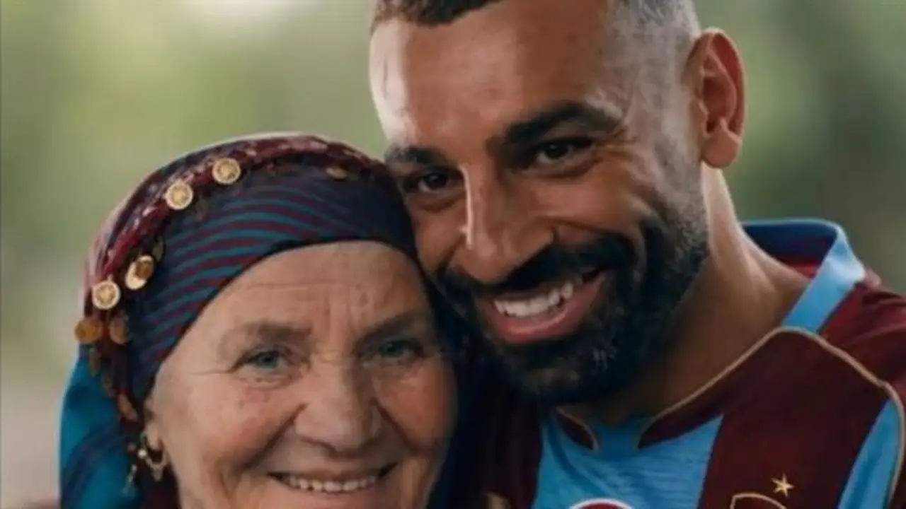 خديجة أكباش تكشف كواليس إعلان انضمام محمد صلاح إلى طرابزون سبور