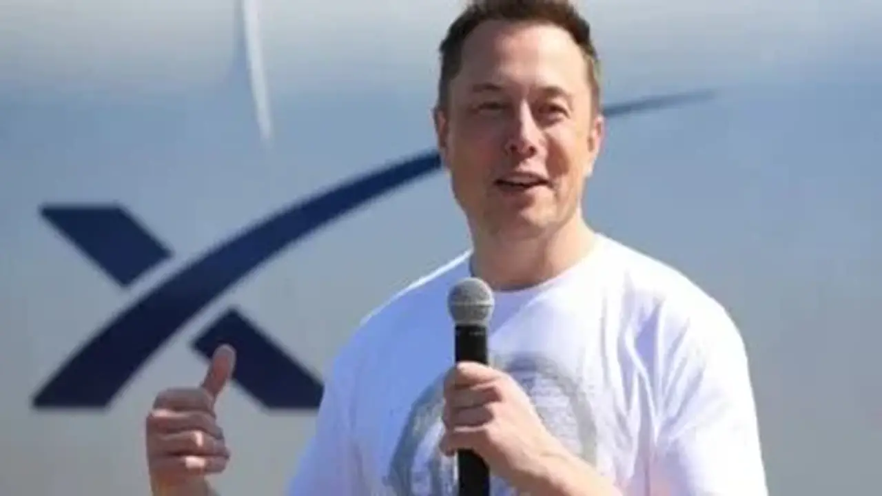 إيلون ماسك يكشف عن خطة دمج تقنيات SpaceX في سيارات Tesla