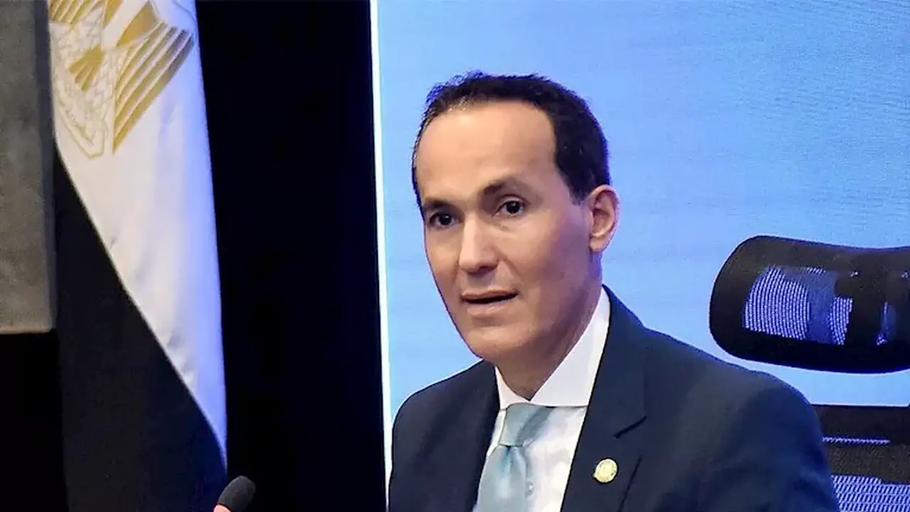 محمد عوض يتفقد مركز خدمات المستثمرين في 6 أكتوبر ويؤكد على أهمية الإنجاز السريع