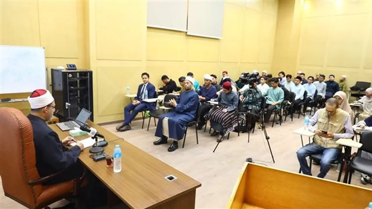 افتتاح دورة «منهجية الفتوى المعاصرة» للدارسين الماليزيين برئاسة الدكتور علي عمر الفاروق