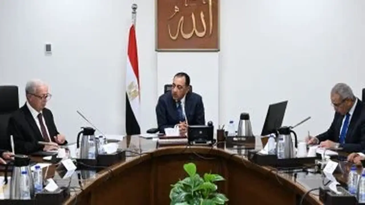 رئيس الوزراء يتابع مستجدات تطوير الشركة القابضة للغزل والنسيج