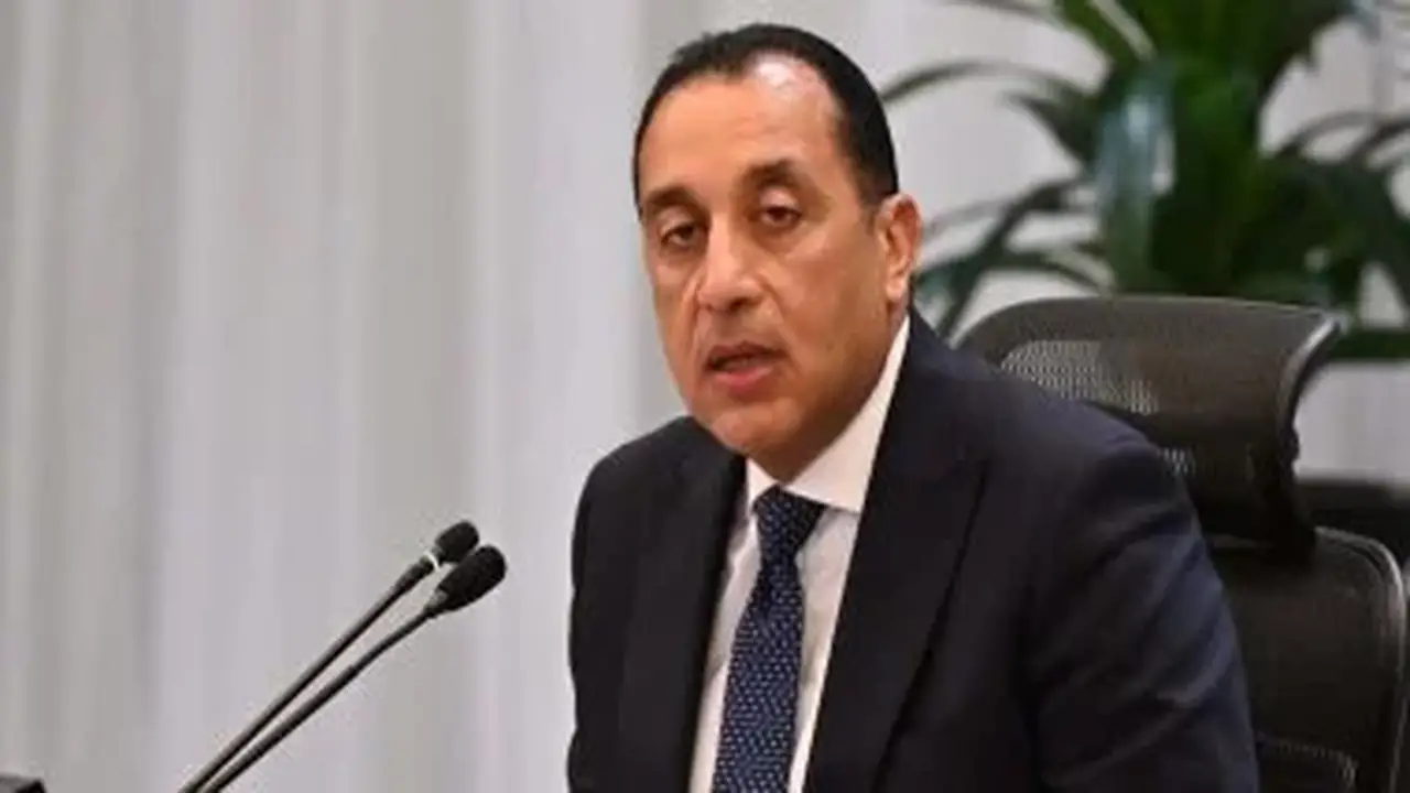 د. مصطفى مدبولي يشهد مراسم تسليم رئاسة الهيئة العامة لاقتصادية قناة السويس