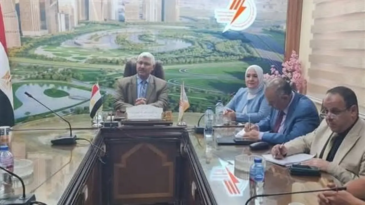 رئيس شركة جنوب الدلتا للكهرباء يؤكد على أهمية المتابعة الميدانية المستمرة للشبكات ومراجعة الأحمال
