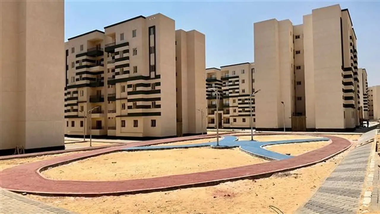 رئيس جهاز العبور الجديدة يتابع تنفيذ الطرق والمرافق بمشروع سكن لكل المصريين