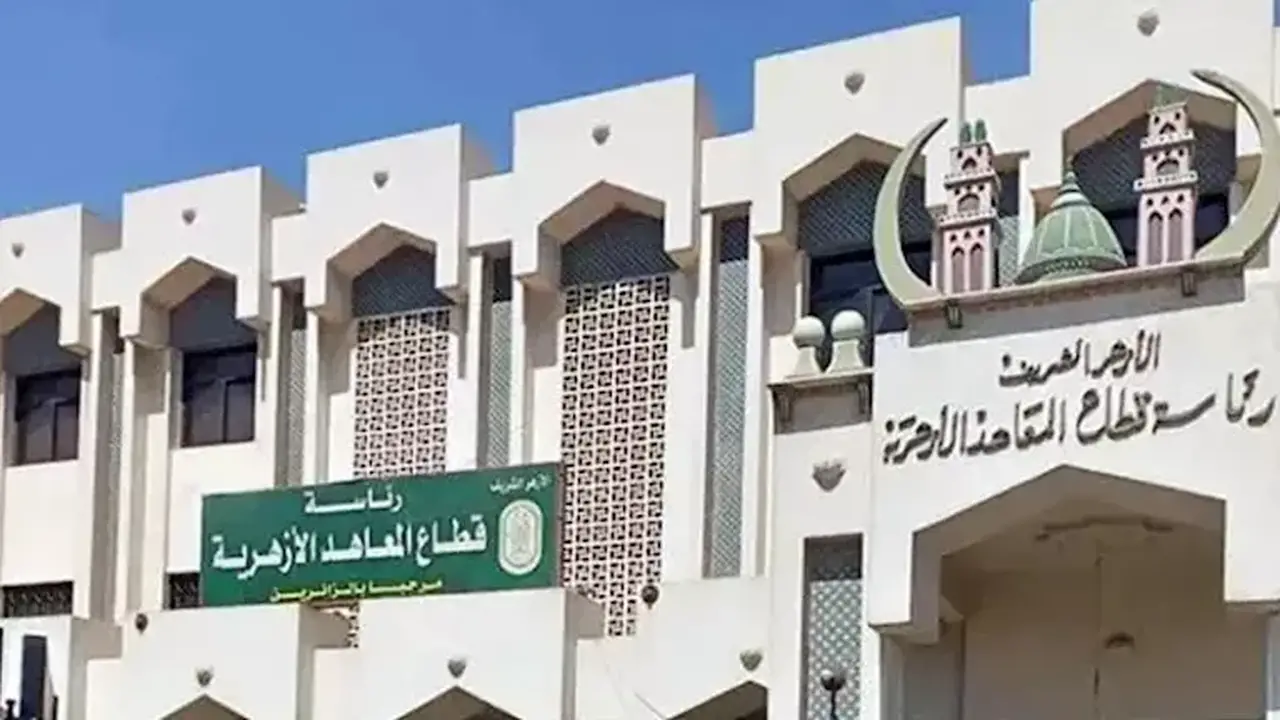 رئيس قطاع المعاهد الأزهرية يتفقد سير أعمال تصحيح شهادات القراءات