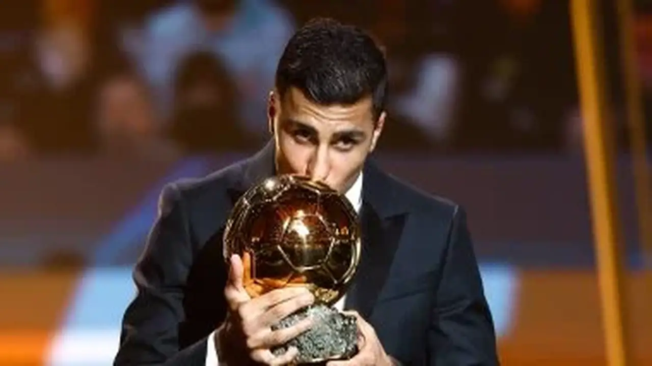 رودري يخضع للفحص الطبي في برشلونة اليوم تمهيدًا للتعاقد
