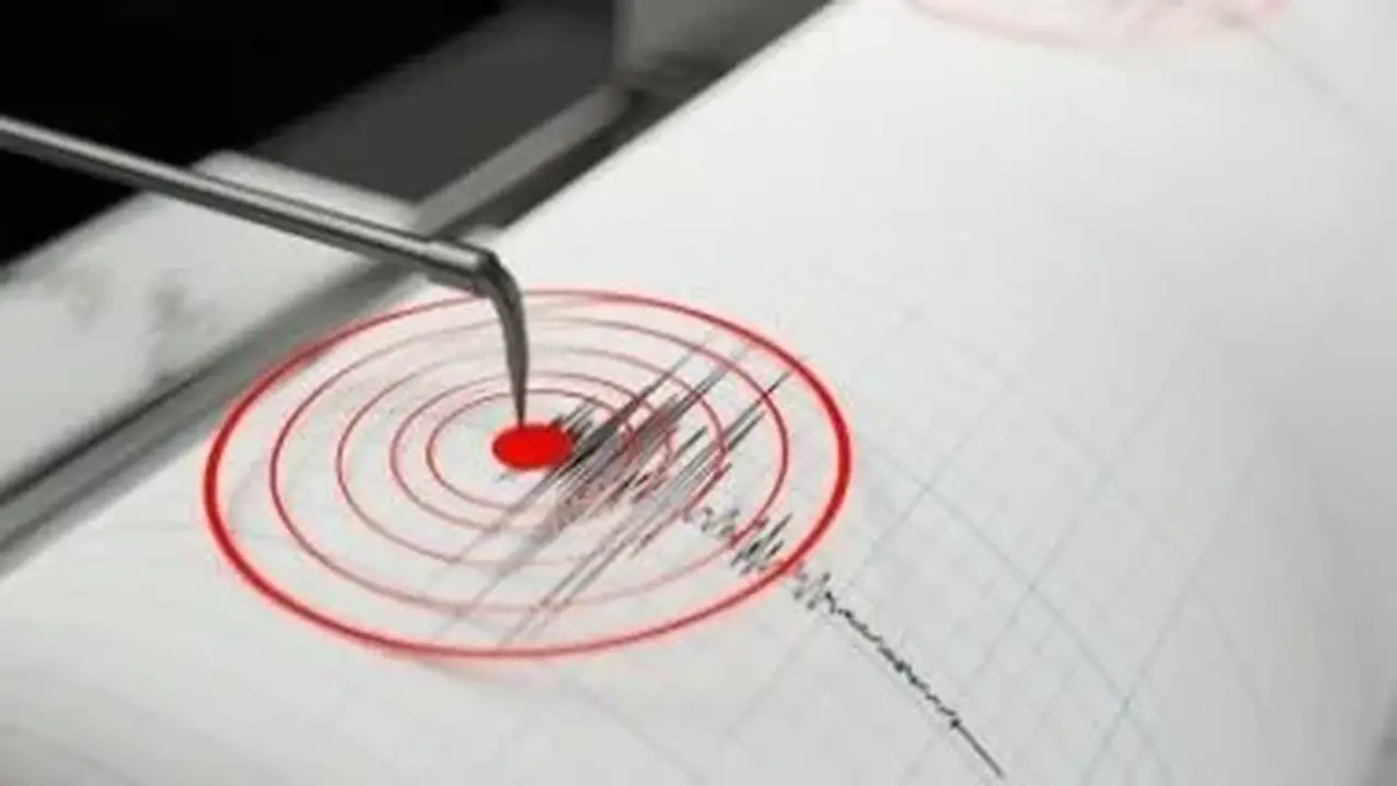 زلزال بقوة 7.7 درجات يضرب سواحل إندونيسيا وتحذيرات من تسونامي