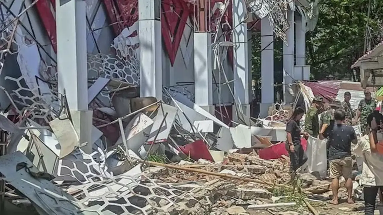 زلزال مدمر بقوة 7.7 درجة يضرب إندونيسيا ويخلف 20 قتيلاً