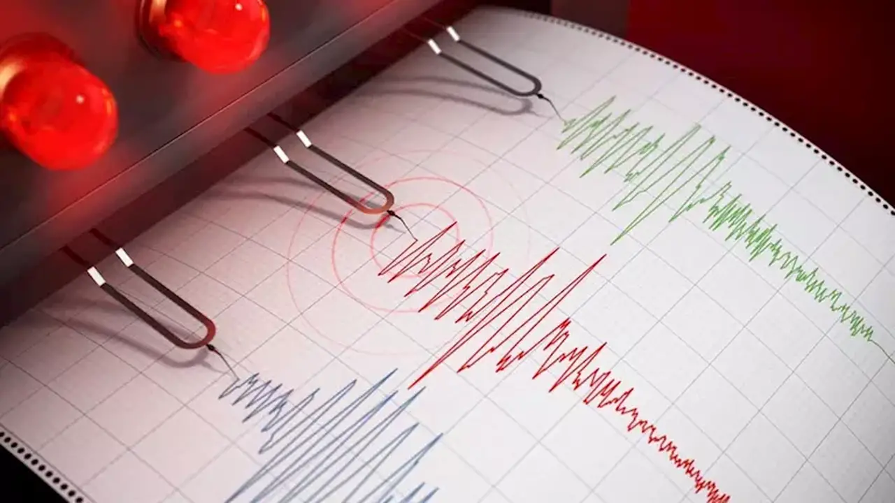 زلزال بقوة 7.7 درجة يضرب سواحل إندونيسيا ويثير مخاوف من تسونامي