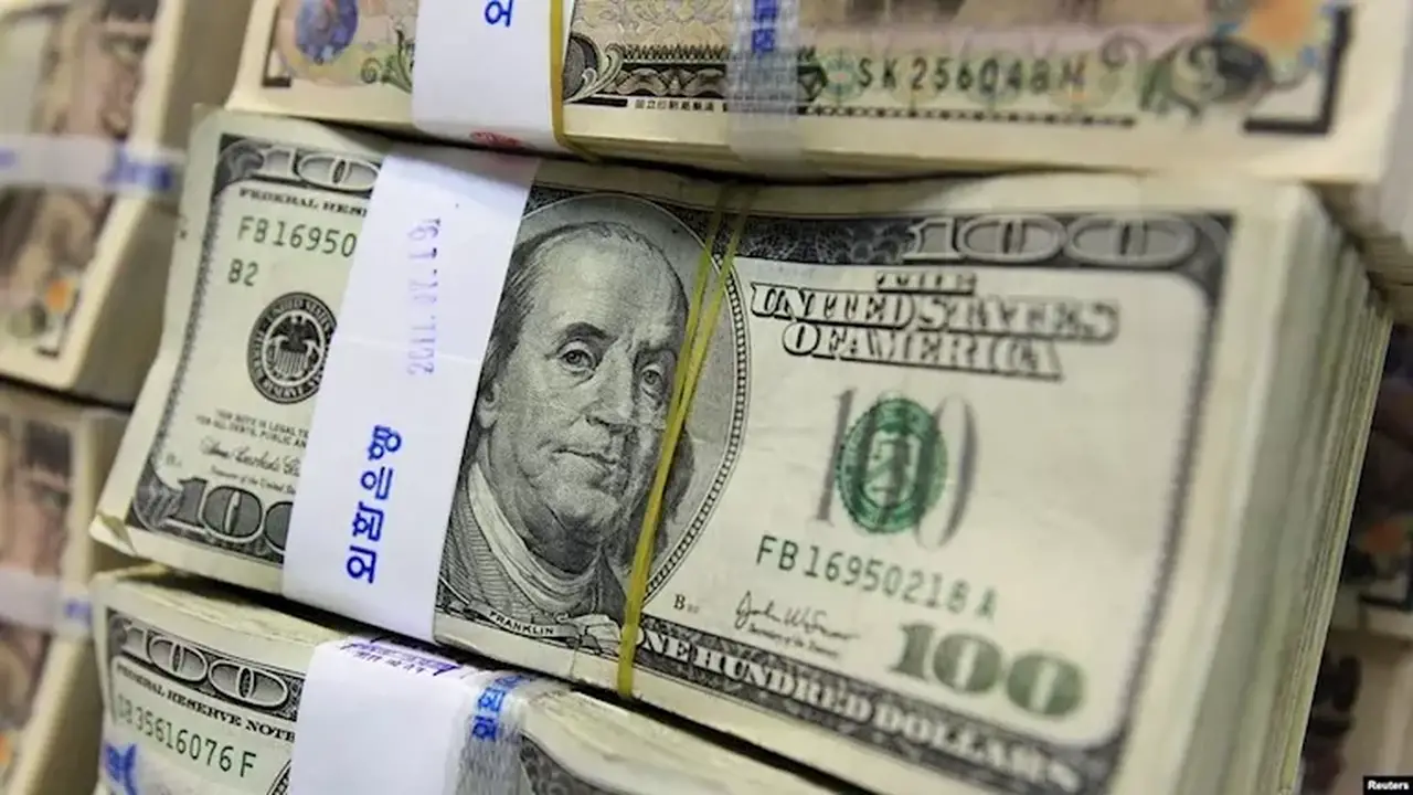 تراجع سعر الدولار مقابل الجنيه مع بدء تعاملات اليوم الاثنين