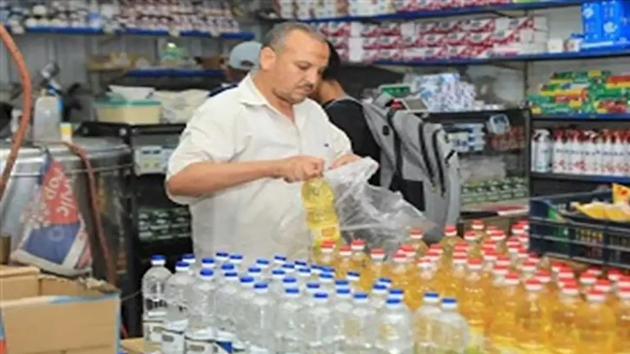 التضخم الخفي: كيف تتسلل الزيادات غير المرئية إلى سلع المصريين؟