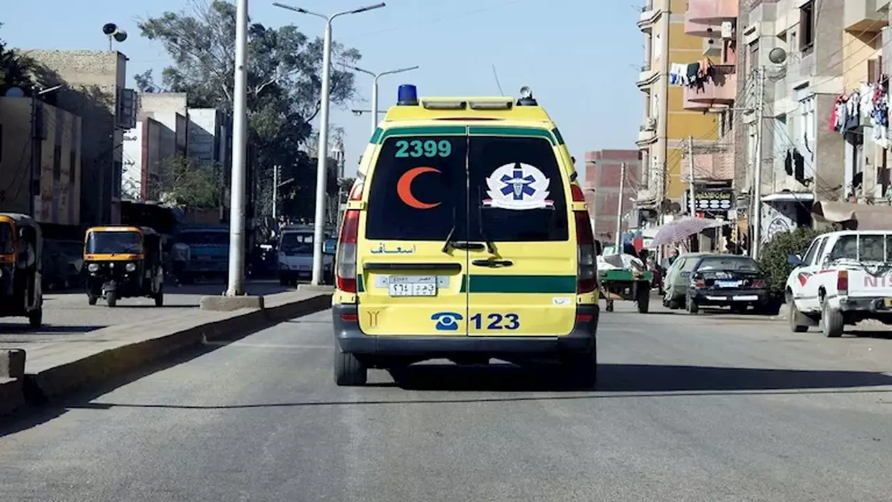 إصابة 7 أشخاص في حادث انقلاب سيارة سوزوكي بمياه البحر بفاقوس