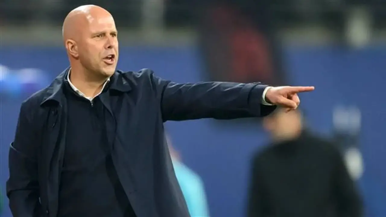 سلوت يرفض قيادة منتخب هولندا ويؤكد تمسكه بتدريب الأندية