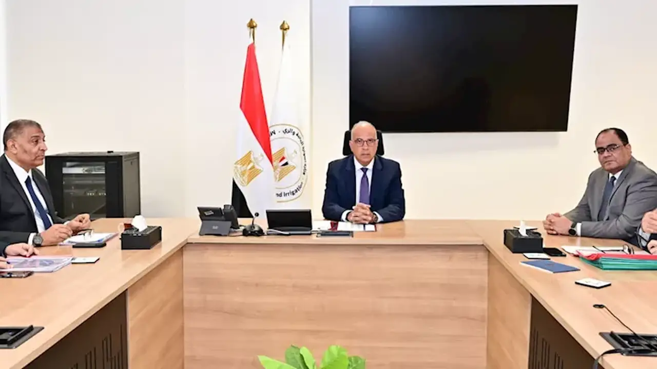 وزير الري يوجه بتعزيز أداء الشركة القابضة للري وزيادة مشروعاتها