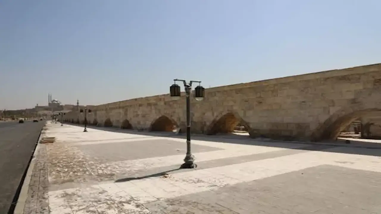 هيئة الاستعلامات تنفي: “لن نترك العاصمة القديمة تحترق” وتعرض فيديو لتطوير سور مجرى العيون