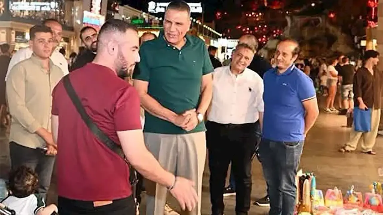 محافظ جنوب سيناء يتفقد السوق التجاري ويستمع لملاحظات المواطنين (صور)