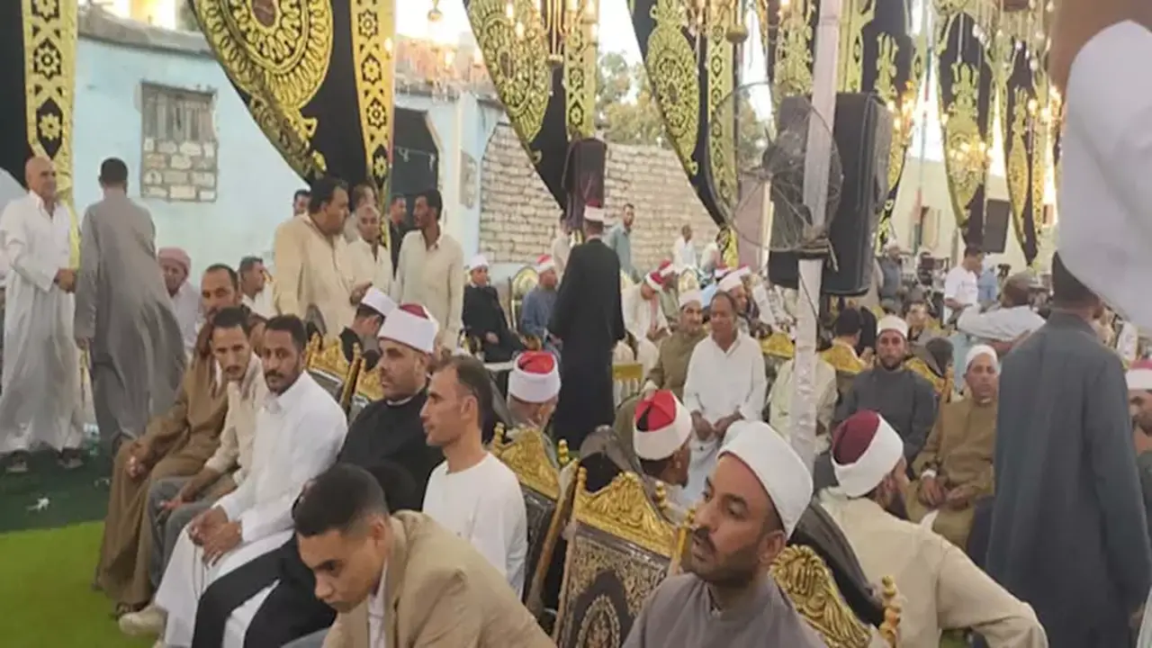 بحر البقر تودع ضحايا حادث الإسماعيلية في عزاء جماعي مؤثر