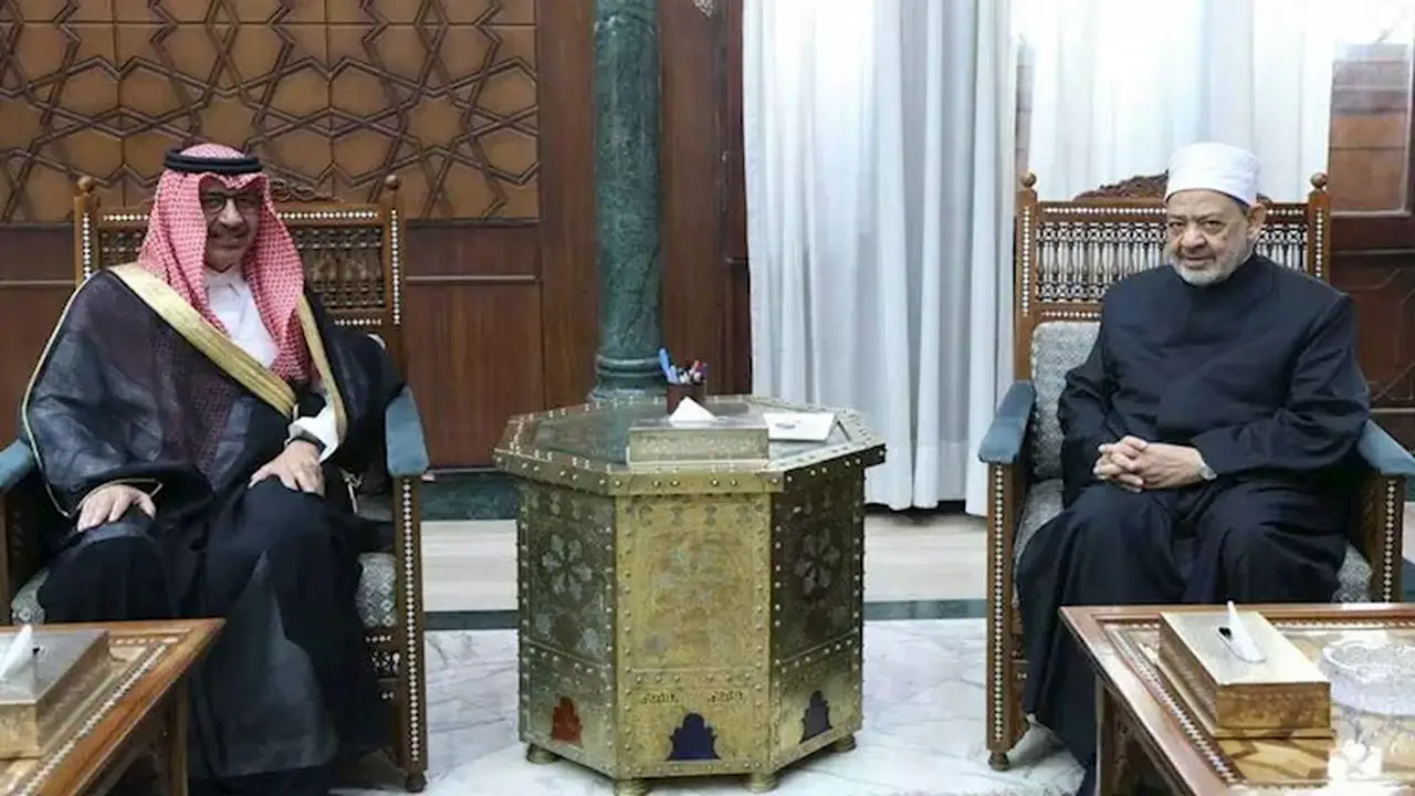 شيخ الأزهر والسفير السعودي يبحثان سبل تعزيز التعاون المشترك
