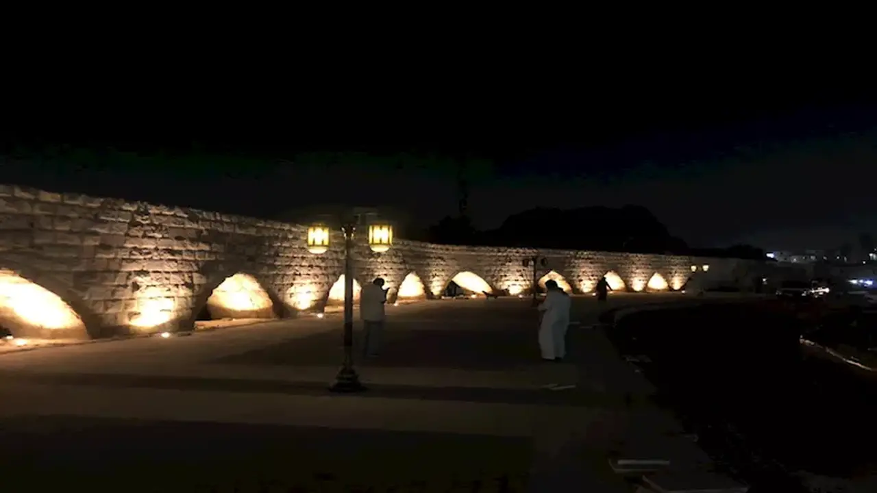 صور| سور مجرى العيون يستعيد رونقه.. تطوير تاريخي يحوّل قلب القاهرة إلى مزار سياحي