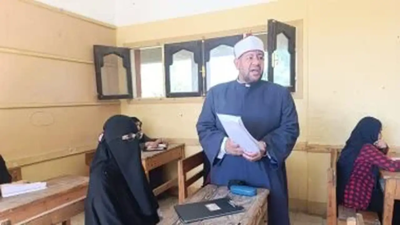 طلاب الدور الثاني للثانوية الأزهرية يؤدون امتحانات الكيمياء والإحصاء اليوم