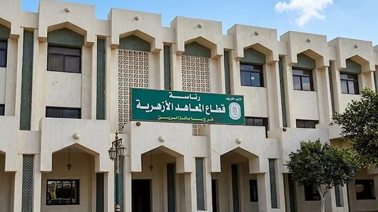 طلاب الدور الثاني بالثانوية الأزهرية يؤدون امتحانات
