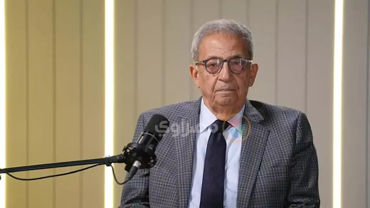 عمرو موسى يكشف عن إقلاعه عن تدخين السيجار منذ 2018 ويستعرض فوائد التكنولوجيا