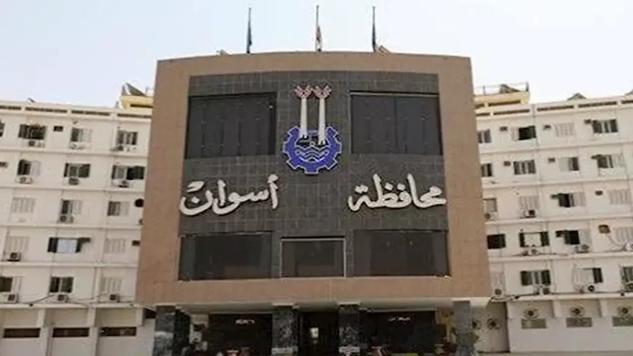 مصرع شاب صعقًا بالكهرباء بعد سقوط عمود إنارة في أسوان