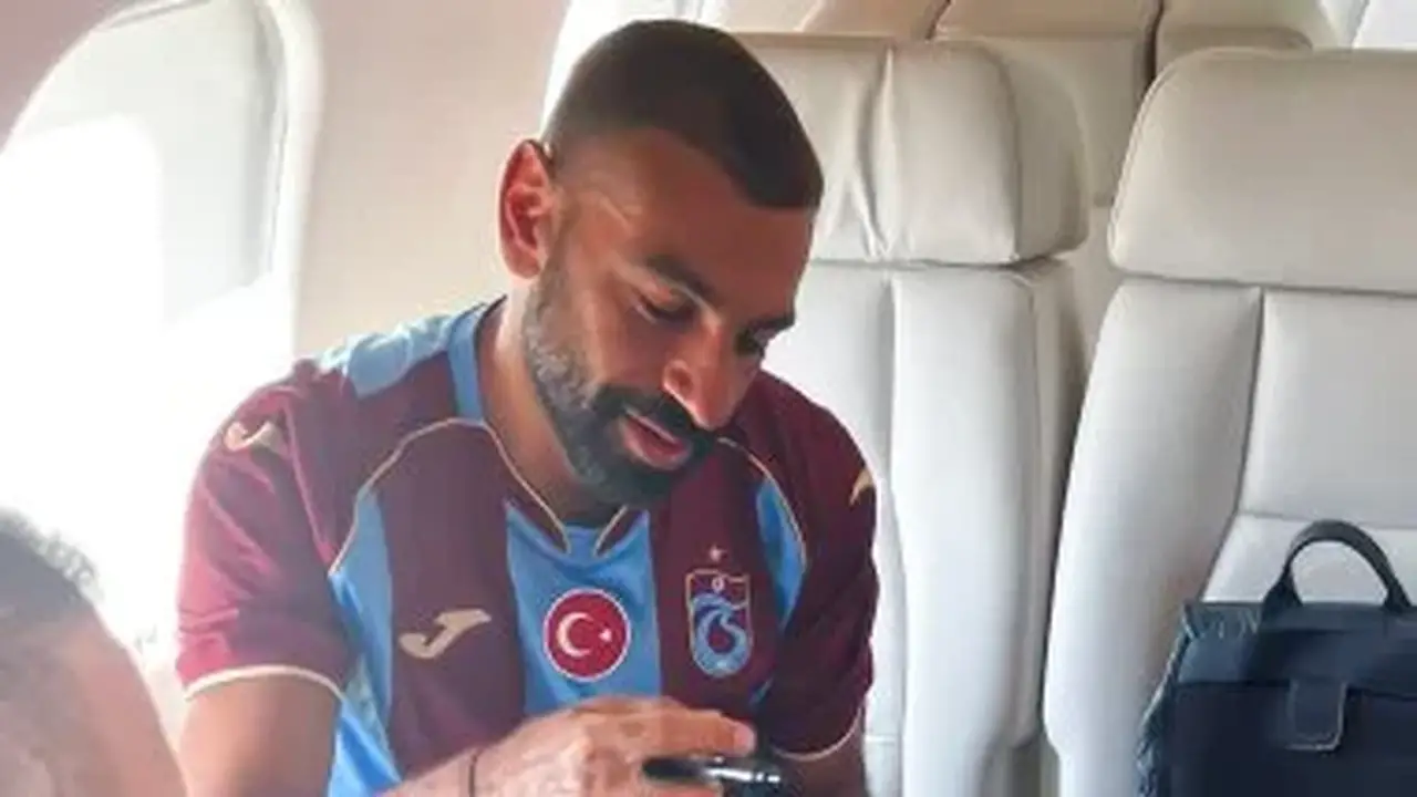 قمصان طرابزون سبور تكتسح المحلات المصرية بعد صفقة محمد صلاح