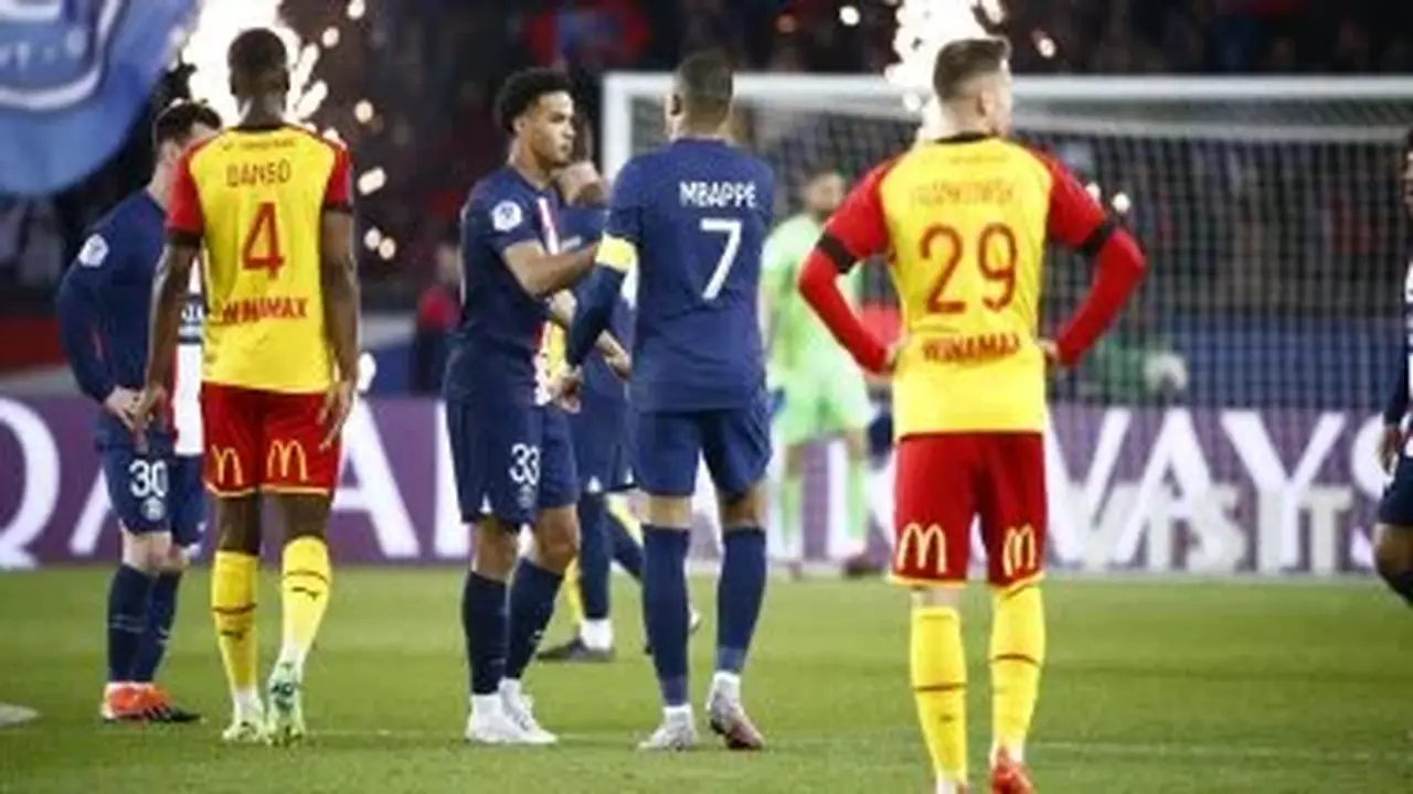 أنريكي يكشف عن قائمة باريس سان جيرمان لمواجهة لانس في كأس السوبر الفرنسي الليلة