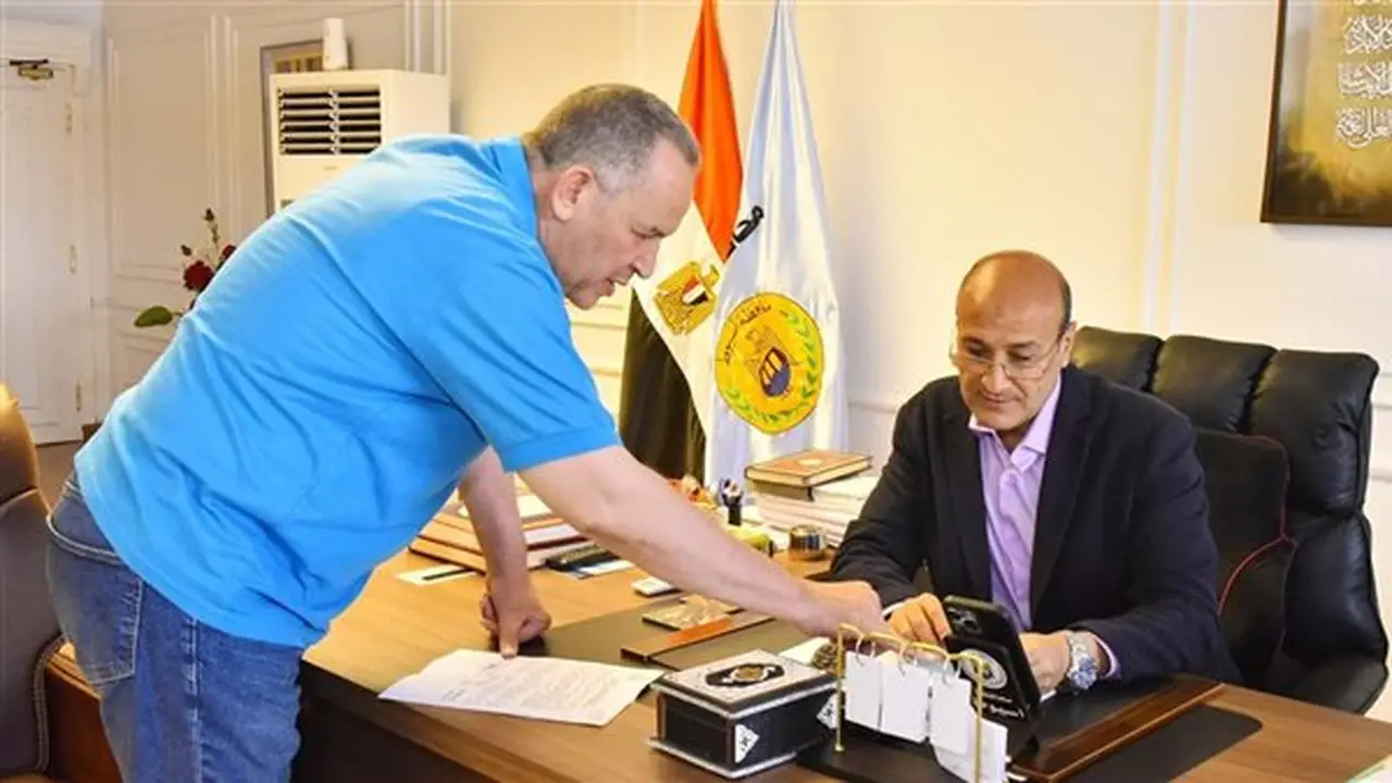 محافظ أسيوط يعتمد تخفيض الحد الأدنى للقبول بالثانوي العام إلى 222 درجة وفصول الخدمات إلى 210 درجات